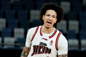 尽力了！吉林双外摩尔&威尔逊合计轰下41分8板8助