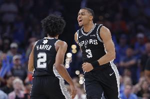 场均13.1分5.3板1.4助！凯尔登：老天保佑 我将成为最佳第六人