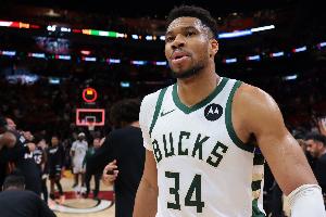 怎么办？字母哥10月开始将获得续约资格 均薪将达到约7000万美元