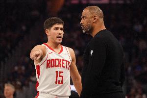 乌度卡谈首发：要用最后五六场来明确我们的打法 为季后赛准备