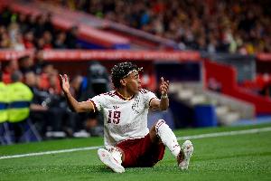 躺枪！西班牙球迷唱辱穆斯林歌曲，亚马尔赛后垂头丧气离开