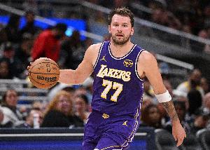 熟悉的节奏！东契奇上半场15中7得20分4板7助1断 三分7中4