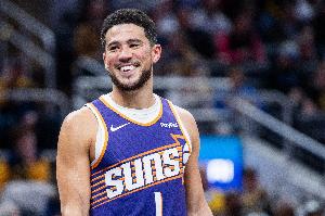 布克拿到18000分！奥特：无论为人还是打球都很稳定 一直全力竞争