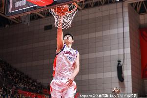 文班亚昕难救主！徐昕狂送6记大帽镇守篮下 另5中4拿13分10板2助