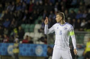 记者：哲科比赛最后阶段右肩受伤，预计无法参加点球大战