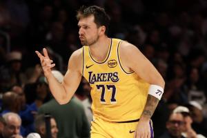 赛季三分王之争真有悬念了！东契奇赛季三分总数仅差克尼佩尔4记