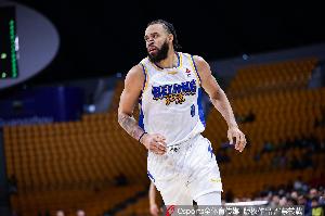 媒体人：北京男篮三分失准16投仅3中 失误扎堆 全员尽显疲态