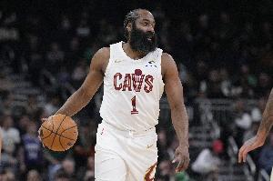 连线被切断！哈登半场9投3中 拿到10分2助攻另有2次失误 正负值-9