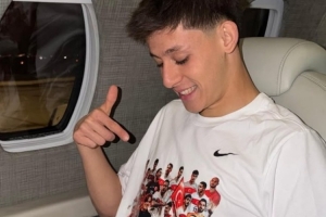 居莱尔更新社媒，身穿土耳其进世界杯纪念衫庆祝胜利