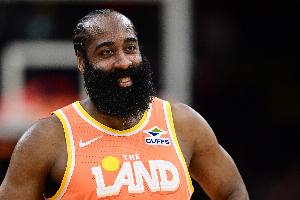 效率可以！哈登首节6中3拿到9分 罚球3中2