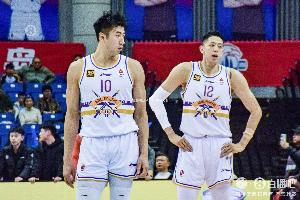 双塔可以！邹雨宸&沈梓捷合计21中11砍下29分15篮板