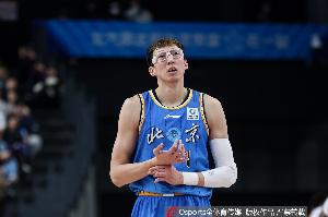 难救主！周琦4中4拿到13分10板 罚球8中5