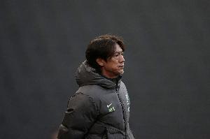 洪明甫：世界杯绝不能只靠四后卫一套战术，三中卫试验方向正确