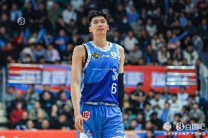 虎头蛇尾！邹阳全场仅休12秒 10投7中得16分4板1助2断&下半场4中1