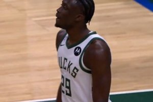 字母弟雄鹿首秀！老里：字母哥抓着我手 说自己很紧张&手都出汗了