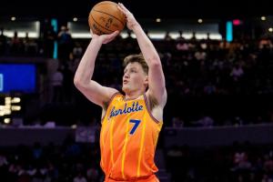 克尼佩尔三分王不保？克尼佩尔最近2场三分9中1 东契奇今日解禁！