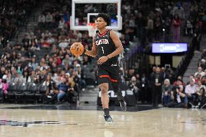 阿门近20战场均19.2分8.4板5助1.4断0.7帽 真实命中率63.8%