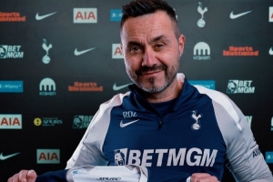 热刺晒德泽尔比问候球迷视频：很荣幸接手热刺，希望长久执教