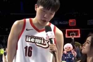 说话有点喘&捂肚子？杨瀚森：没事 噶不了 打球是我的工作