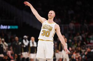 神射手就位！豪泽11中9高效砍23分 三分7中5&首节独揽17分