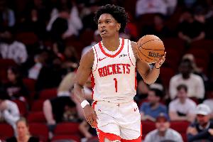 今天很稳！阿门10中5拿下18分9板6助2断&4前场板 0失误