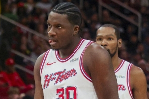 对手雄鹿有10次！火箭上半场仅出现3次失误 杜兰特2次&卡佩拉1次