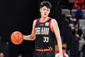 攻防亮眼！王浩然半场10中6&三分4中3砍20分2助2断 正负值+27！