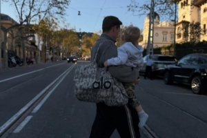 美好时光！德容妻子社媒晒一家人出游照片