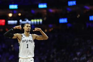 冲击MVP？文班28分钟统治内线狂轰41分18板3帽 连续2场40+10