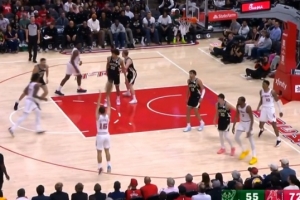 时间还有很多！谢泼德再中本场第7记三分球 追平生涯纪录