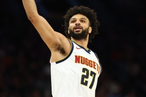 绝活哥！穆雷单赛季3次投进半场超远三分 有统计以来首人