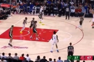 雨一直下！谢泼德弧顶接球超远三分再中 本场三分已6中5