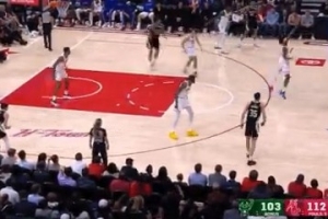 奋力反击！AJ·格林超远三分命中 雄鹿8-0迅速迫近比分