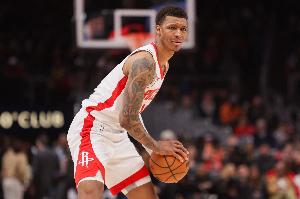 小贾巴里出战33分钟 15中5&三分8中2拿12分7板4助2帽