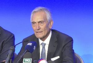 记者：格拉维纳计划今日提交辞呈，然后运作亲信进入新的领导层