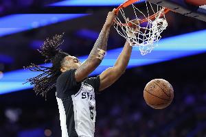 身手全能！卡斯尔9中4拿到15分7板11助 三分4中2