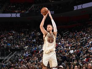 外线铁内线准！波尔津吉斯13中6&三分5中0 得到16分7篮板1盖帽