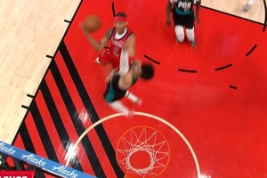 费尔斯快攻造阿夫迪亚防守犯规 开拓者挑战失败