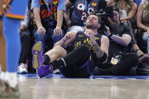 东契奇上赛季因场次不够无缘评奖 在此之前他连续五年一阵