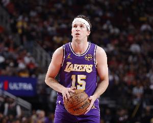 雷迪克：里夫斯抢球时 感觉到肋骨之间的某个地方有些不适