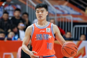 今天打得不错！黎伊扬8中5拿到16分 三分4中3&另有2板4助3断