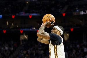 拼劲没得说！小佩顿揽下12板 另有8分2助2断1帽