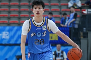 来自队长的肯定！翟晓川晒与张鹏珲的庆祝照：这小先生不错