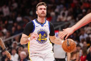 打骑士真来劲！斯潘塞替补8中5拿下12分1板2助