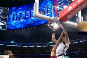 穿针引线！卡斯尔突破送抛传 科内特一飞冲天空接暴扣