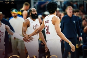 好搭档！骑士官方晒赢球海报：哈登+贾勒特·阿伦登上封面