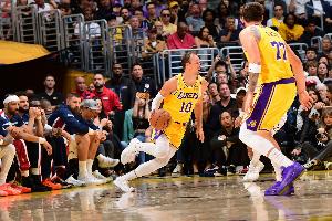 一直存在短板！湖人本场三分球30中7 命中率仅23%