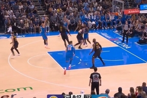 万箭齐发！麦凯恩中投轻松命中 帮助雷霆扩大领先