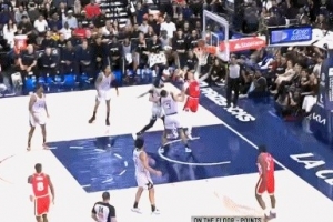 以退为进！乔丹·米勒面对多人围堵佯装找人转身上篮得分打停马刺