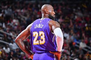 詹姆斯：雷霆防守资源极佳 我们首节前半段的8次失误成了胜负手